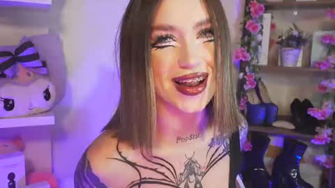 Snapshot of tamaracampell chatting on 12-16-24, 05:17 Cami 3 online show from 12-16-24, 05:17