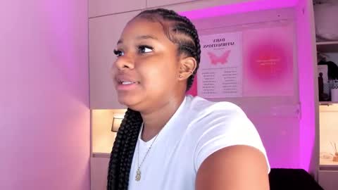 Snapshot of tamarazaki chatting on 09-28-25, 12:54 Tami online show from 09-28-25, 12:54