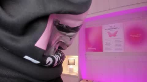 Snapshot of tamarazaki chatting on 10-12-25, 01:21 Tami online show from 10-12-25, 01:21