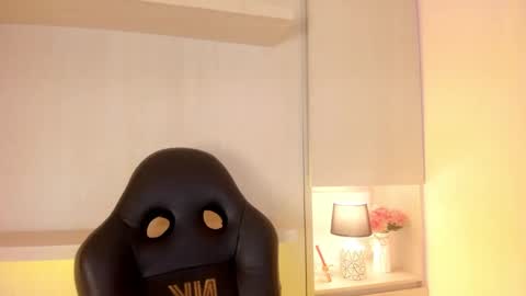 Snapshot of tamarazaki chatting on 10-23-25, 08:18 Tami online show from 10-23-25, 08:18