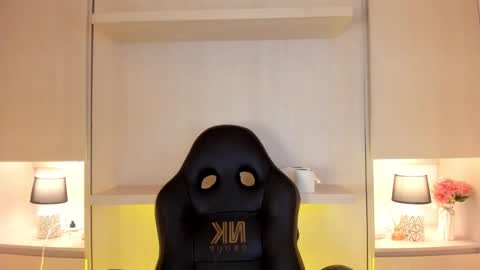 Snapshot of tamarazaki chatting on 10-28-25, 08:00 Tami online show from 10-28-25, 08:00