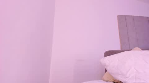 Snapshot of tamy_leen chatting on 02-18-25, 12:39 Tamy Leen online show from 02-18-25, 12:39