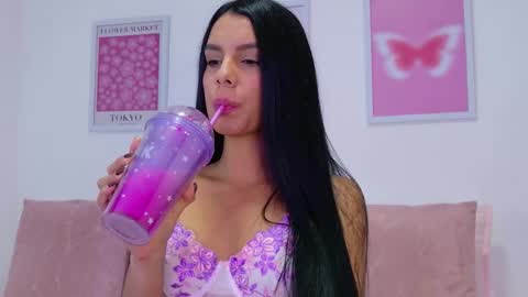 Snapshot of tamy_sweet01 chatting on 12-14-25, 02:06 tamy sweet01 online show from 12-14-25, 02:06