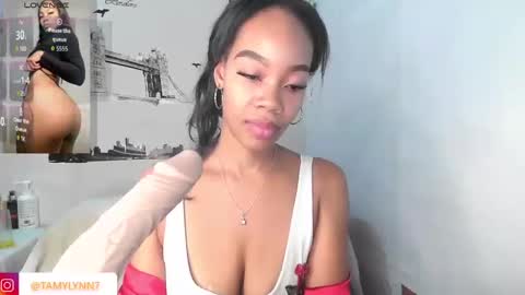 Snapshot of tamylynn05 chatting on 10-17-25, 11:18 tamylynn online show from 10-17-25, 11:18