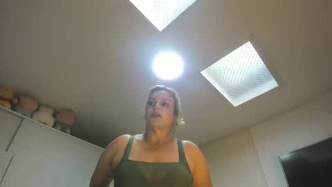 taniabonnet  online show from 04-03-26, 11:52