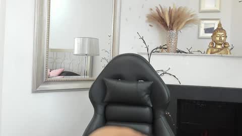 Snapshot of taniacarterr chatting on 01-30-25, 09:14 TaniaCarter online show from 01-30-25, 09:14