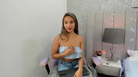 Snapshot of taniacarterr chatting on 02-19-25, 05:49 TaniaCarter online show from 02-19-25, 05:49