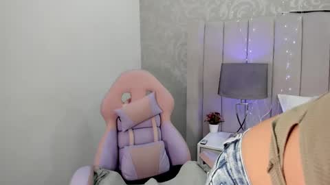 Snapshot of taniacarterr chatting on 02-28-25, 11:58 TaniaCarter online show from 02-28-25, 11:58