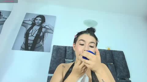 Snapshot of taniamilan chatting on 05-22-26, 07:37 Tania online show from 05-22-26, 07:37