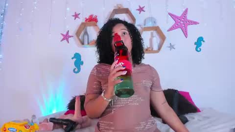 Snapshot of tanisha_curly chatting on 06-10-26, 11:42 3 Tanisha 3 online show from 06-10-26, 11:42