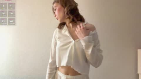 Mia online show from 04-17-26, 02:36