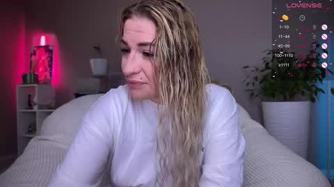 Snapshot of tanya_acid chatting on 10-16-25, 11:44 Tanya acid online show from 10-16-25, 11:44