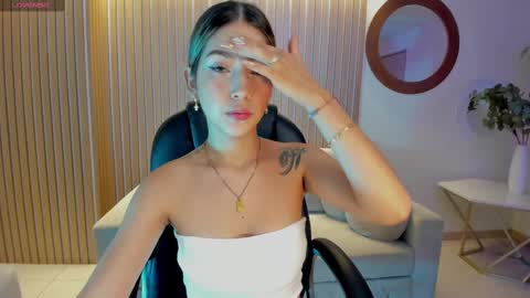 Snapshot of taralawrence chatting on 02-26-25, 03:10 Tara Lawrence online show from 02-26-25, 03:10