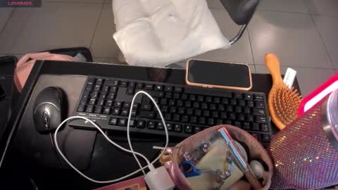 Tara Lawrence online show from 02-10-26, 03:32