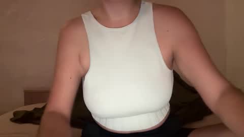 Snapshot of tarcymoon chatting on 06-11-26, 04:32 tracypussy online show from 06-11-26, 04:32