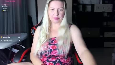 Snapshot of tasha__moon chatting on 10-15-25, 03:34 Tasha Moon online show from 10-15-25, 03:34