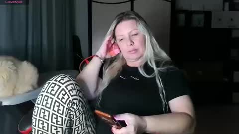 Snapshot of tasha__moon chatting on 10-24-25, 05:09 Tasha Moon online show from 10-24-25, 05:09