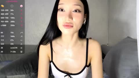 Snapshot of tashinadoncaster chatting on 10-14-25, 06:47 Viola online show from 10-14-25, 06:47