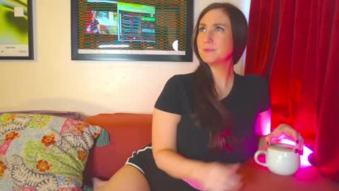 Snapshot of task_manager chatting on 11-09-25, 02:04 Vivian Clark online show from 11-09-25, 02:04