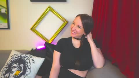 Snapshot of task_manager chatting on 11-23-25, 03:01 Vivian Clark online show from 11-23-25, 03:01