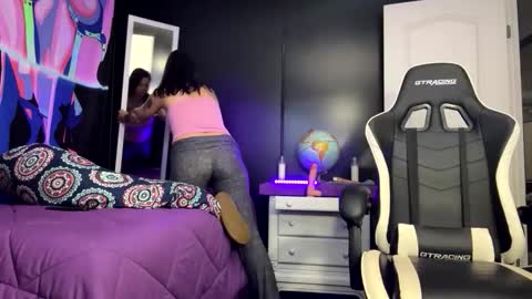 Snapshot of tastemecaroline chatting on 12-20-25, 04:08 tastemecaroline online show from 12-20-25, 04:08