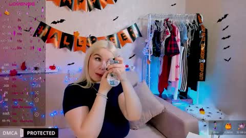 Snapshot of tasty__booty chatting on 11-02-25, 01:52 Ann online show from 11-02-25, 01:52