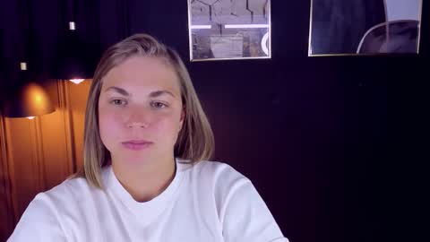 Snapshot of tataflower chatting on 10-28-25, 08:22 Tata online show from 10-28-25, 08:22