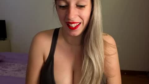 Snapshot of tateisblonde chatting on 07-03-26, 01:17 tateisblonde online show from 07-03-26, 01:17