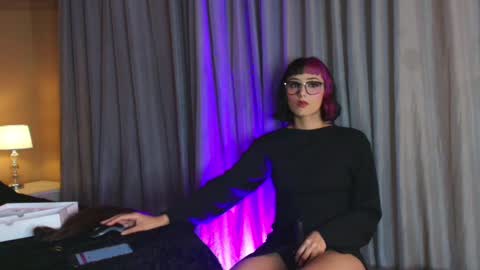 Snapshot of tati_cardenas chatting on 03-04-25, 07:30 AME online show from 03-04-25, 07:30