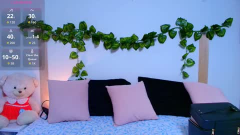 Snapshot of tati_cardenas chatting on 10-06-25, 04:32 AME online show from 10-06-25, 04:32