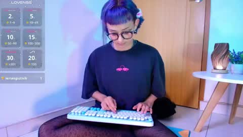 Snapshot of tati_cardenas chatting on 04-26-26, 05:27 AME online show from 04-26-26, 05:27