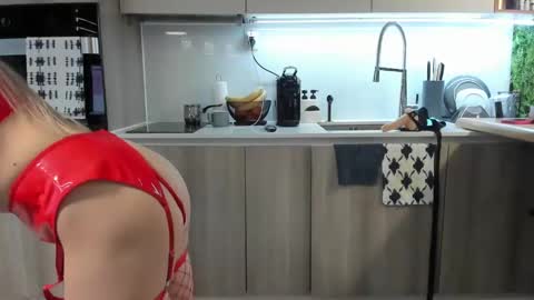 Snapshot of tattoo_couple77 chatting on 01-18-25, 01:51 Nicole online show from 01-18-25, 01:51