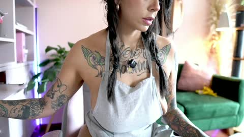 Nathalie Hardy  online show from 02-04-26, 06:47