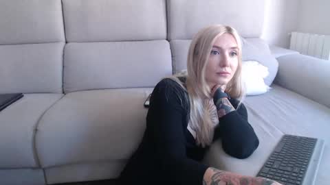 tattoobbgirl online show from 09-22-25, 11:01