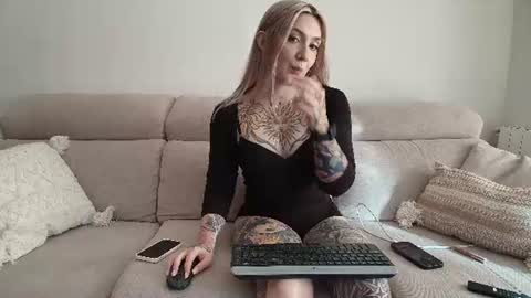 Snapshot of tattoobbgirl chatting on 06-29-26, 03:34 tattoobbgirl online show from 06-29-26, 03:34