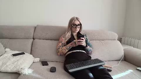 Snapshot of tattoobbgirl chatting on 07-14-26, 04:56 tattoobbgirl online show from 07-14-26, 04:56
