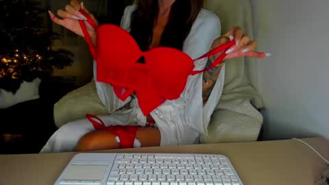 Snapshot of tattoodollx chatting on 12-23-24, 08:57 Antonia online show from 12-23-24, 08:57