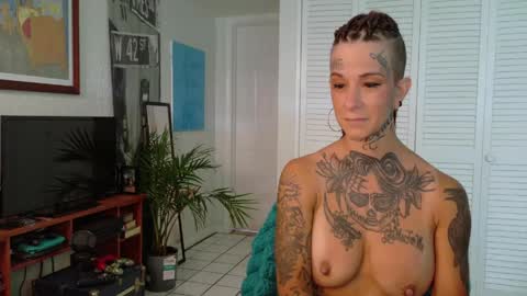 Snapshot of tattooed_natalia chatting on 04-18-26, 07:58 Natalia 3 online show from 04-18-26, 07:58