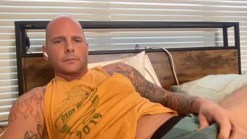 Snapshot of tattooman5555 chatting on 09-17-25, 03:35 Tattooman online show from 09-17-25, 03:35