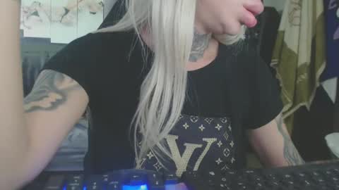 tatuada_safada online show from 10-14-25, 07:20