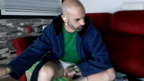 Snapshot of tatuadorhotxxx chatting on 12-14-25, 01:33 Tatuado20cm online show from 12-14-25, 01:33