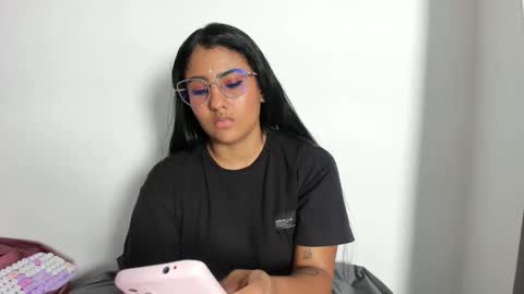 Snapshot of taty_gomez_ chatting on 04-29-26, 04:05 Tatiana Gomez online show from 04-29-26, 04:05