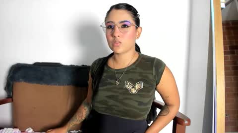 Snapshot of taty_gomez_ chatting on 05-28-26, 04:10 Tatiana Gomez online show from 05-28-26, 04:10