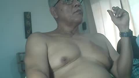 Snapshot of tavo58 chatting on 01-04-25, 12:38 alvarito online show from 01-04-25, 12:38