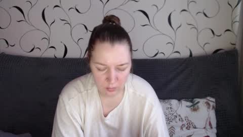 Snapshot of taxxxu chatting on 12-17-25, 07:25 Diana online show from 12-17-25, 07:25