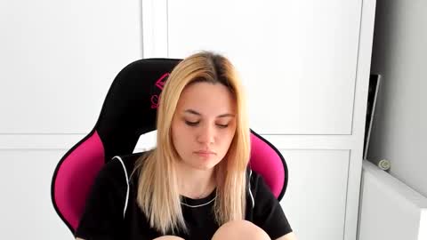 Snapshot of tayla_shy chatting on 05-17-26, 12:12 Tay online show from 05-17-26, 12:12