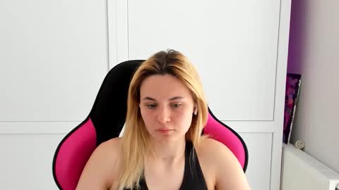 Snapshot of tayla_shy chatting on 05-27-26, 12:02 Tay online show from 05-27-26, 12:02