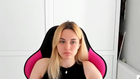 Snapshot of tayla_shy chatting on 05-30-26, 10:12 Tay online show from 05-30-26, 10:12