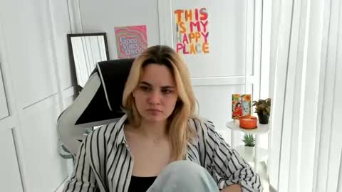 Snapshot of tayla_shy chatting on 06-10-26, 06:56 Tay online show from 06-10-26, 06:56