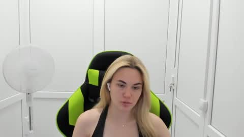 Snapshot of tayla_shy chatting on 06-29-26, 09:48 Tay online show from 06-29-26, 09:48